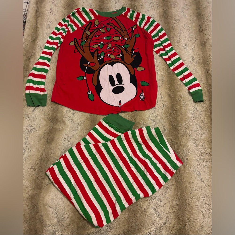 Men’s Disney Christmas Holiday Pajamas - size XL